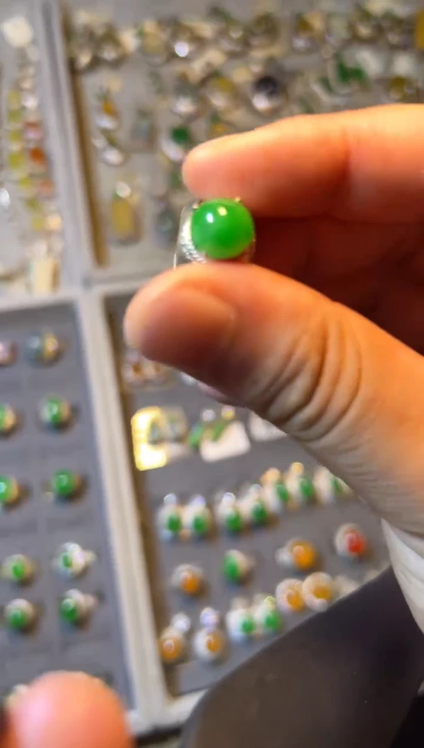 【闪购商品】定制翡翠未镶嵌蛋面