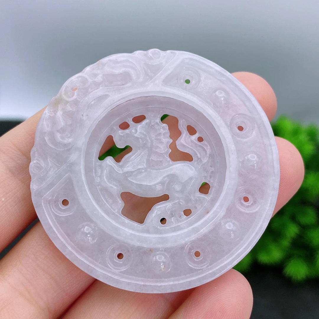天然翡翠镂空精雕细琢马牌挂件一个多样性发货