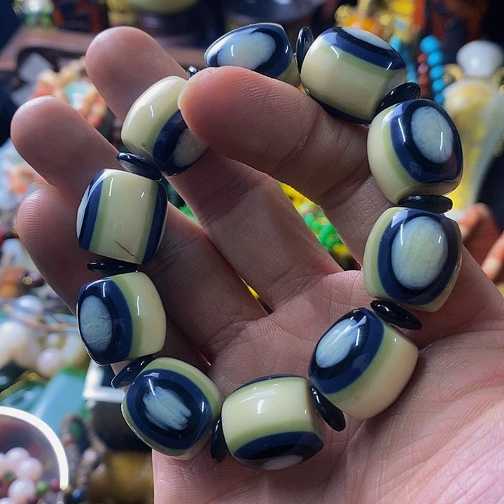 织绣摆件和装摆件上