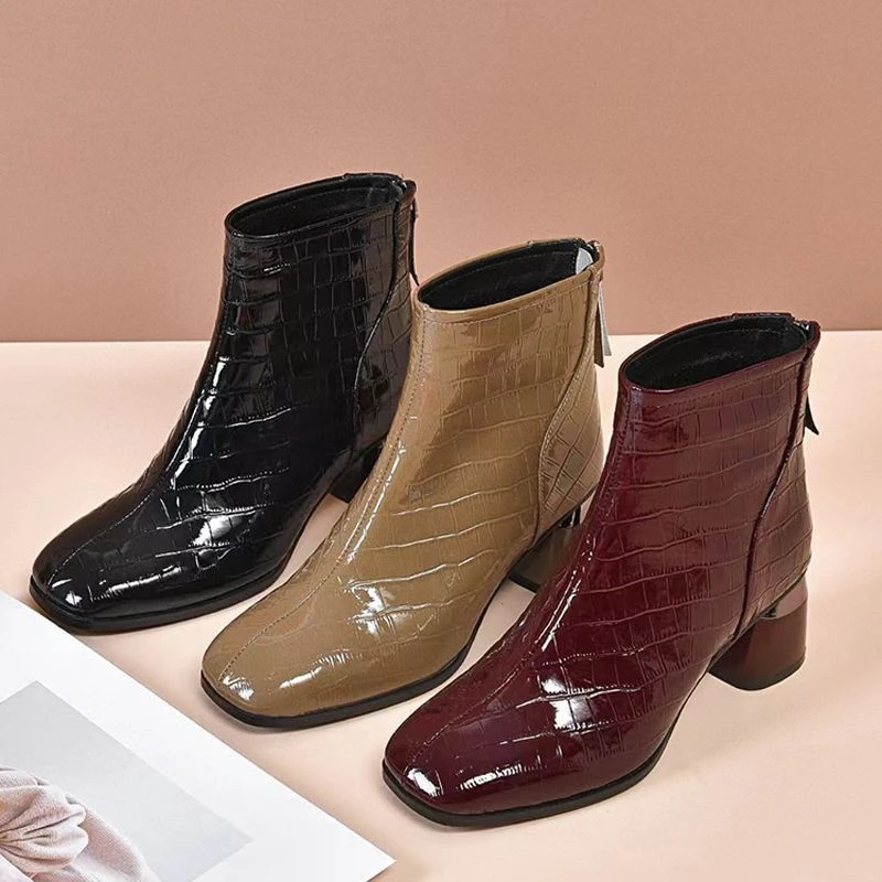 品牌时尚2023新款秋冬软皮防滑高跟方头短靴女粗跟百搭时装靴