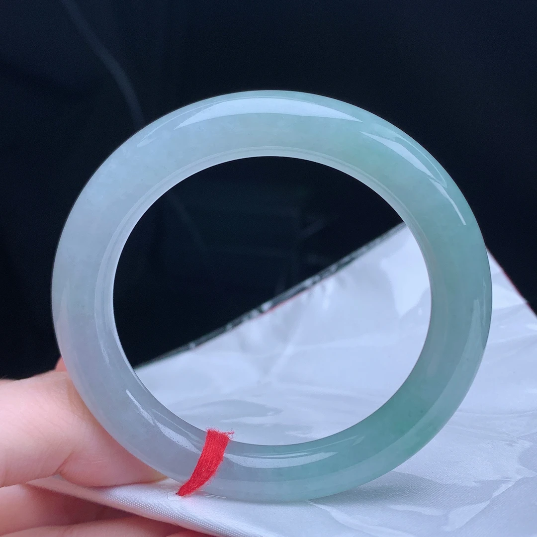 天然A货翡翠老坑完美飘绿圆条手镯54圈口气质百搭耐看精美糯冰种