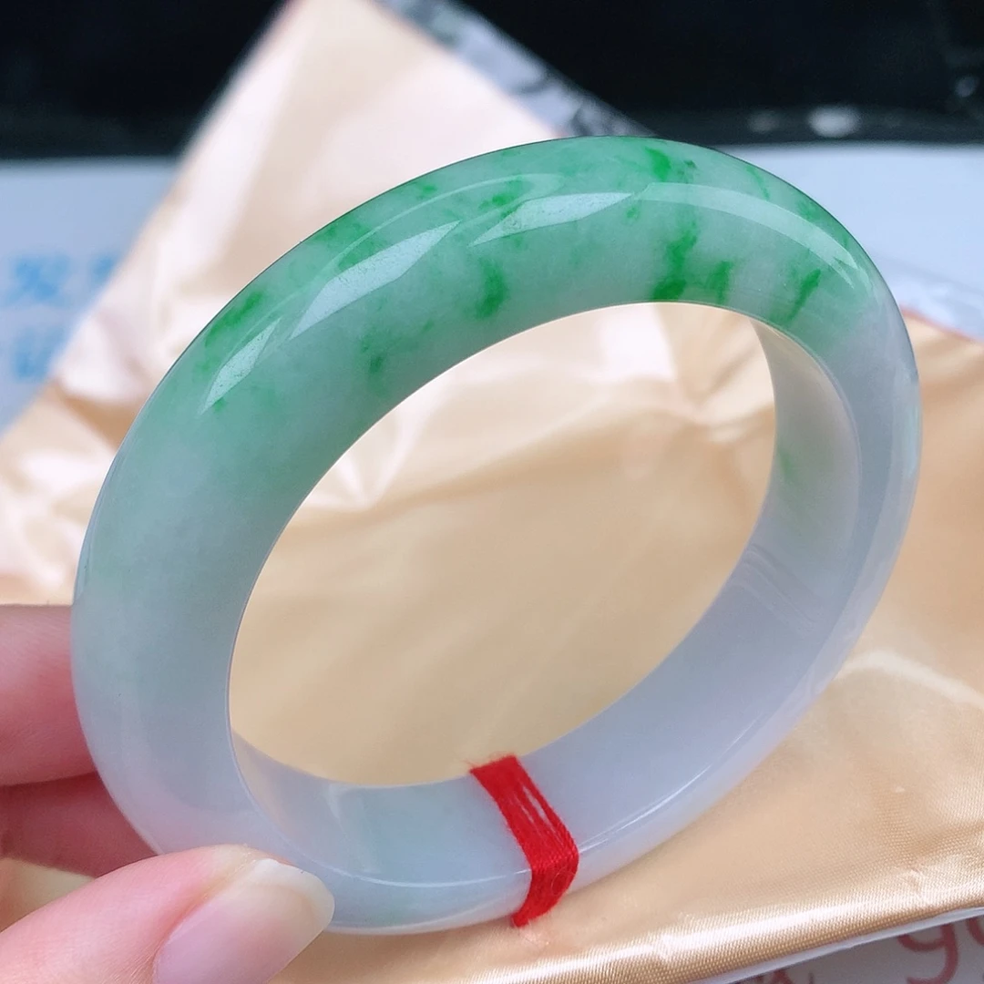 翡翠手镯未镶嵌天然