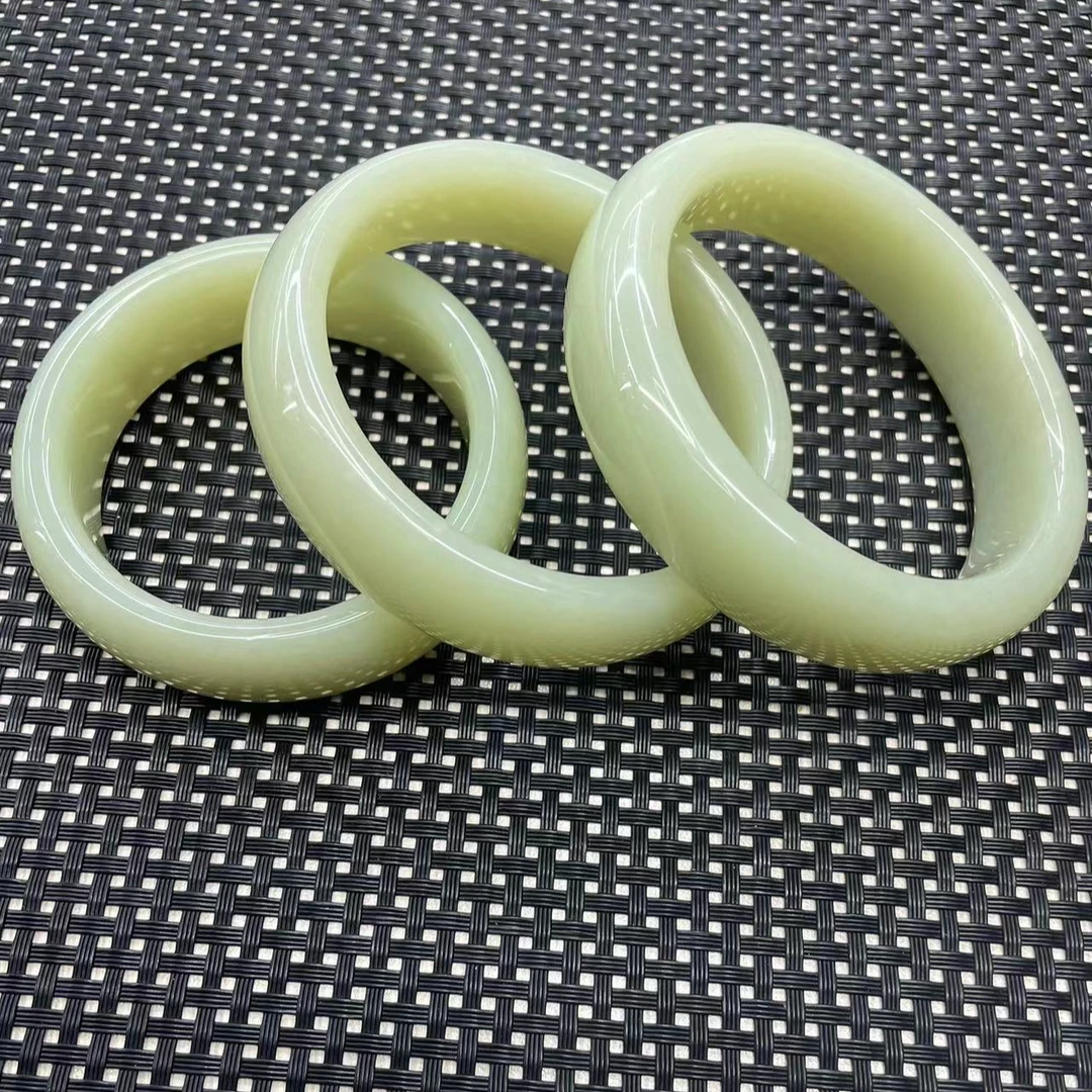 和田玉宽版手镯（颜色微区多样性发货拍一发一）