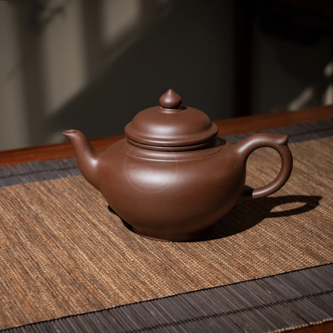 【亘古】《笑樱》精工半手 一厂老紫泥 约200cc 手工紫砂茶壶