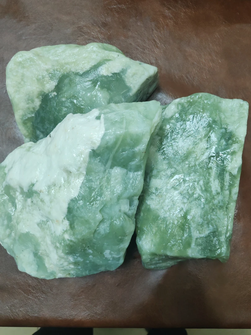 天然岫玉精品原石多样性随机发货一块