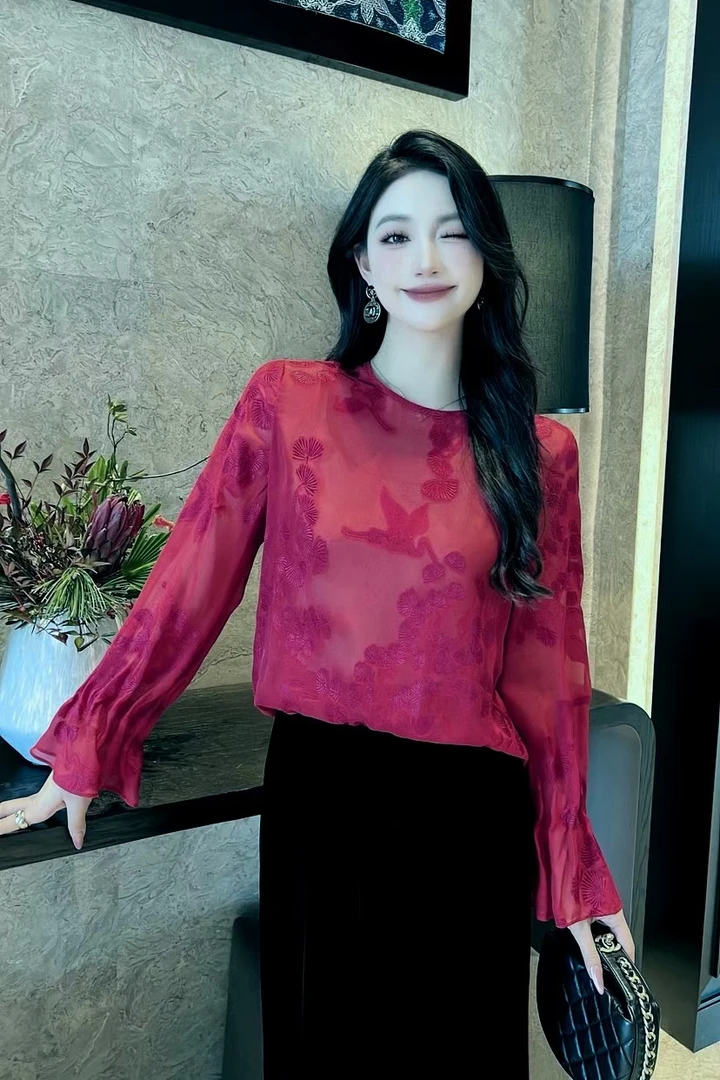 2024早春款丝绒烧花衬衫