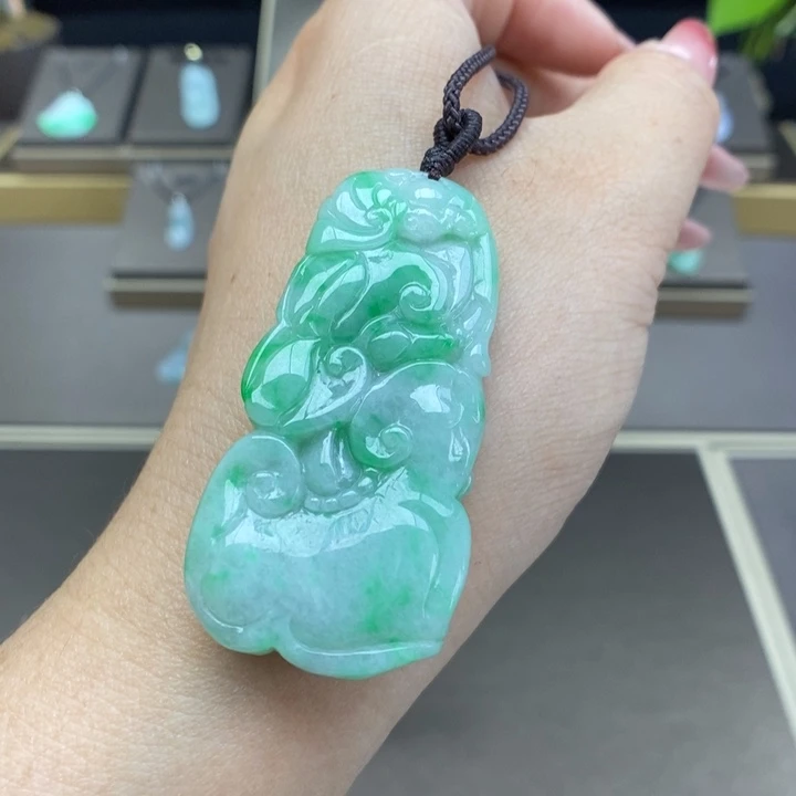 翡翠颈饰未镶嵌吊坠