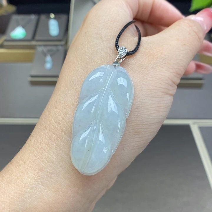 翡翠颈饰银S925镶嵌吊坠
