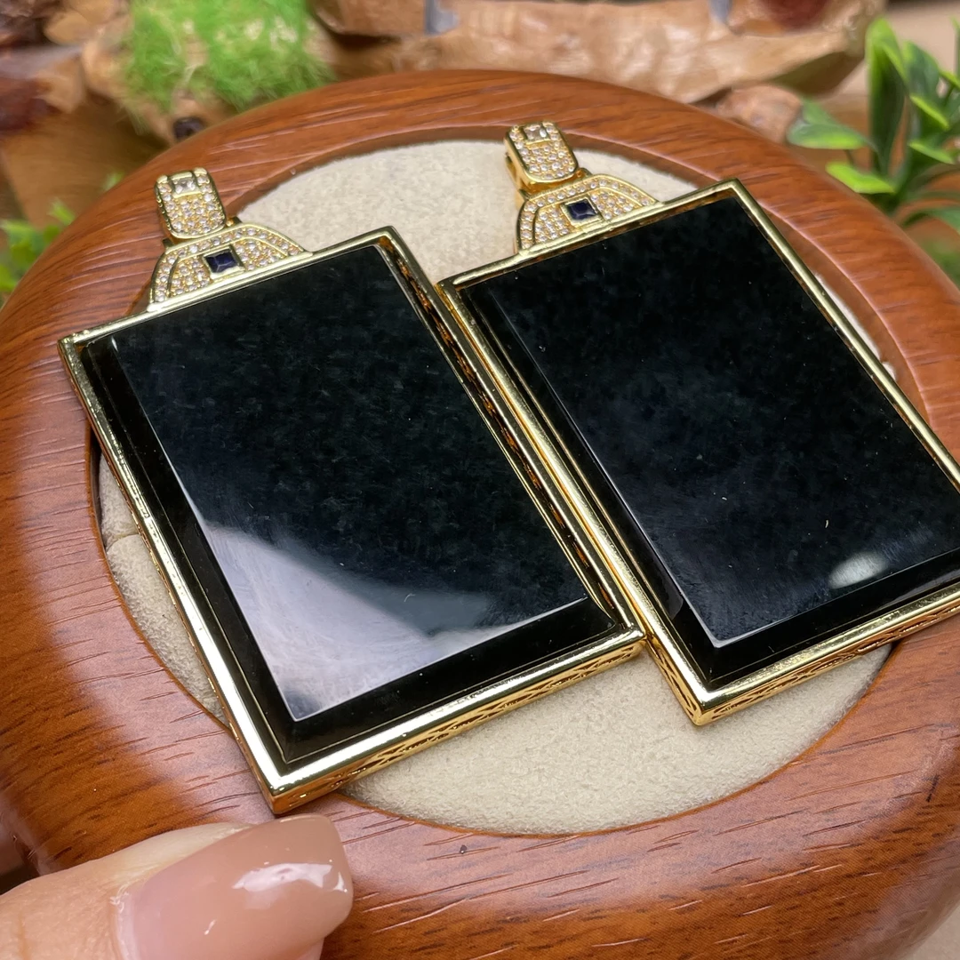 【德玉珠宝】和田玉塔青无事牌-精工设计镶嵌款 多样性发货发其一