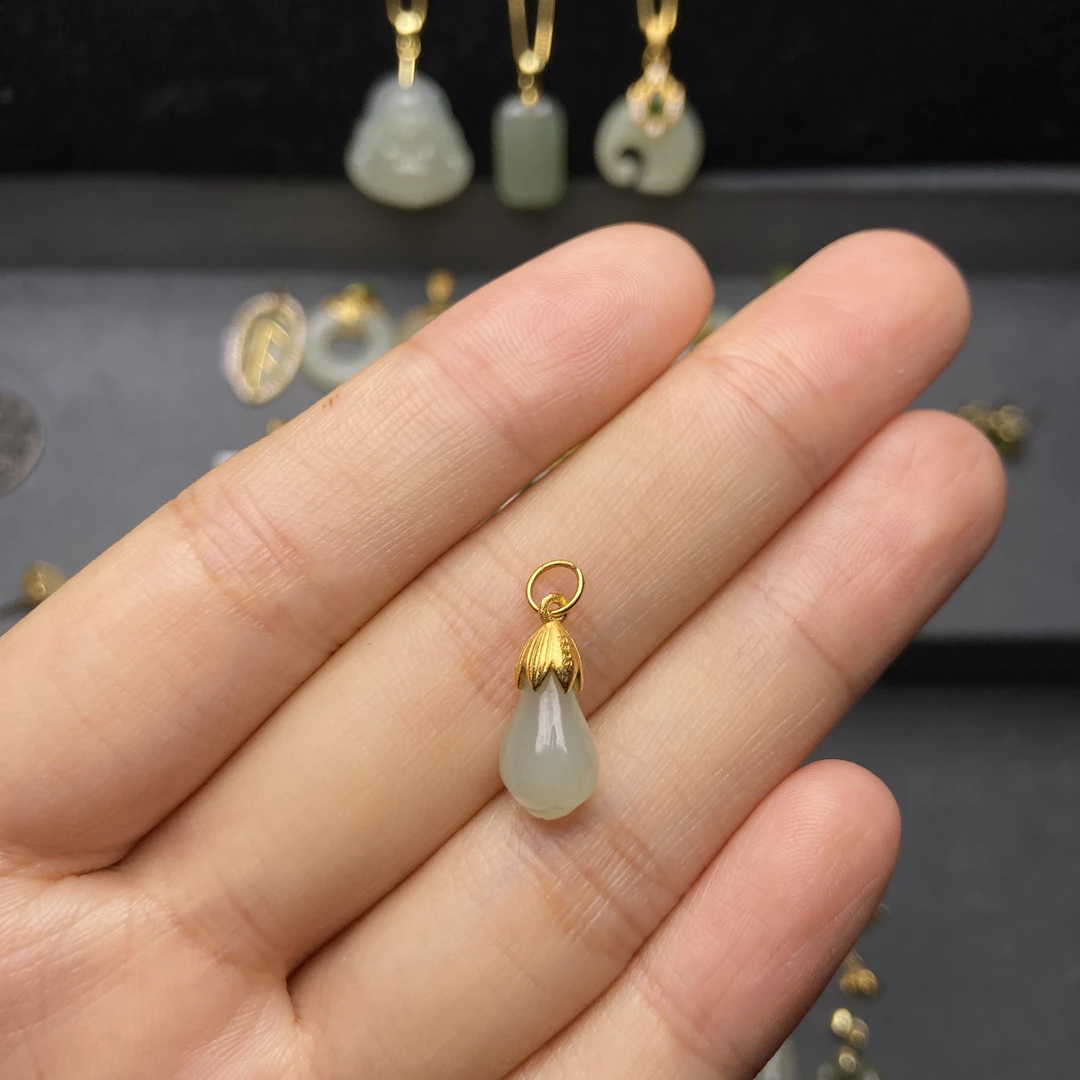 和田玉S925银镶嵌玉兰花苞