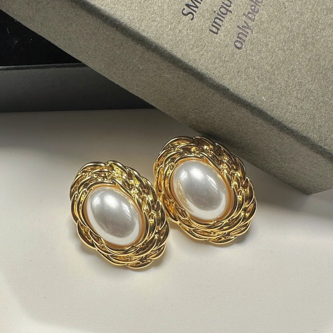 铜合金耳饰 铜合金仿珍珠耳饰 欧美时尚大气明星同款百搭耳钉。30