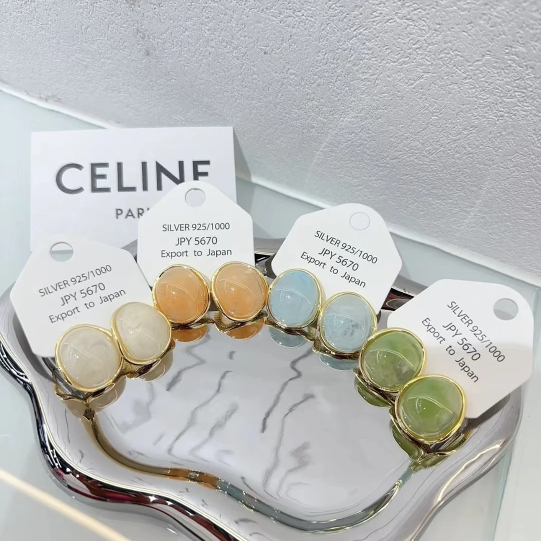 铜合金树脂耳饰 铜合金树脂 耳饰新款网红爆款气质时尚简约耳钉。3