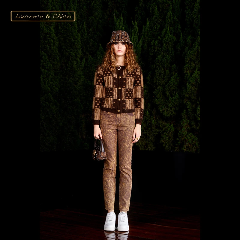 【CHICO专属】钻饰棋盘格针织小开衫，棕色D2AQ20116099