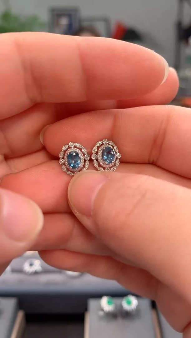 【闪购商品】海蓝宝石耳钉18K金镶嵌海蓝宝耳钉
