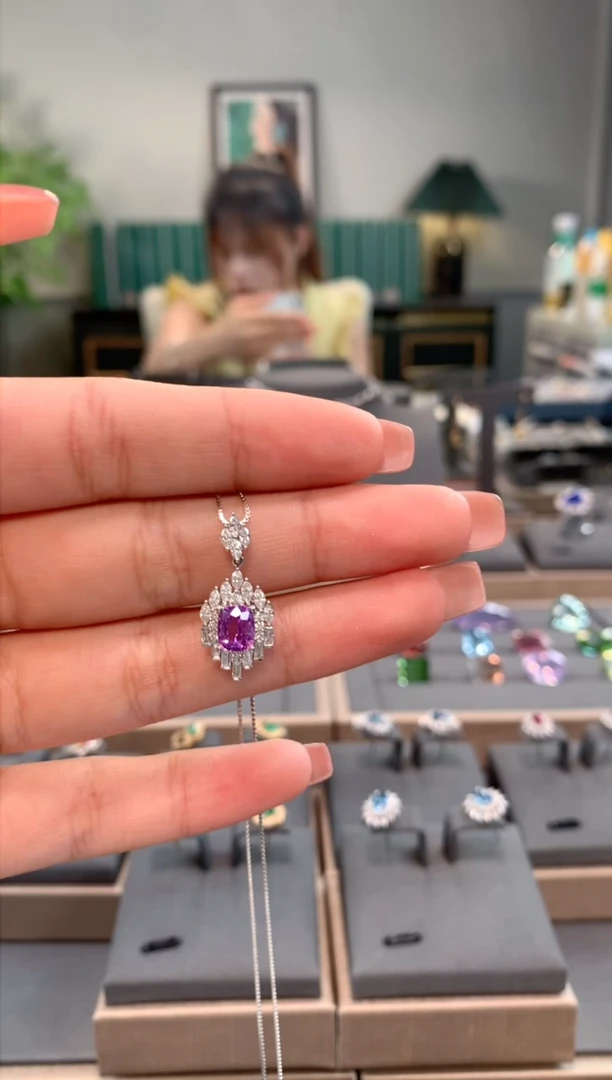 【闪购商品】彩色蓝宝石吊坠(不含链)18K金镶嵌彩蓝宝吊坠