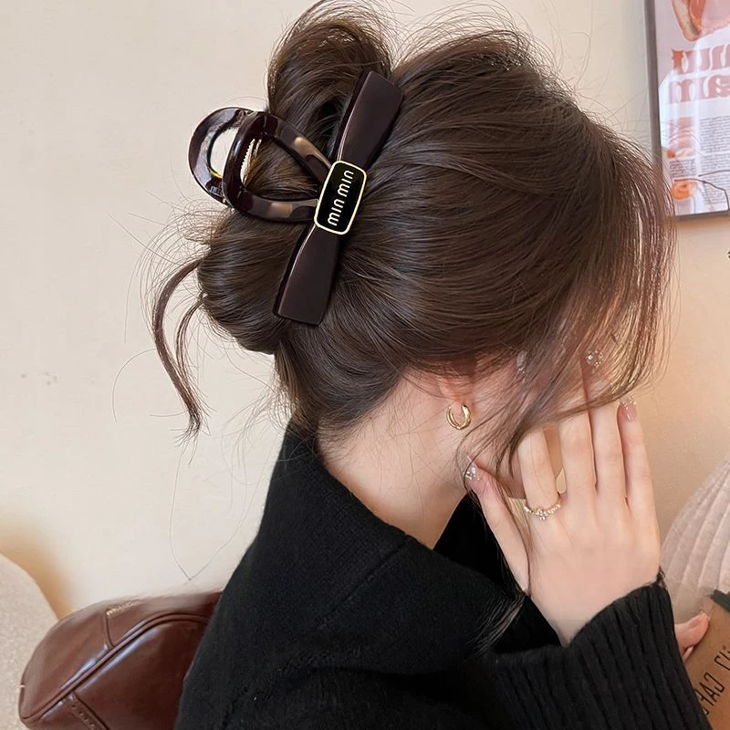 字母标蝴蝶结抓夹冬季气质发夹女后脑勺盘发鲨鱼夹高级感夹子发饰