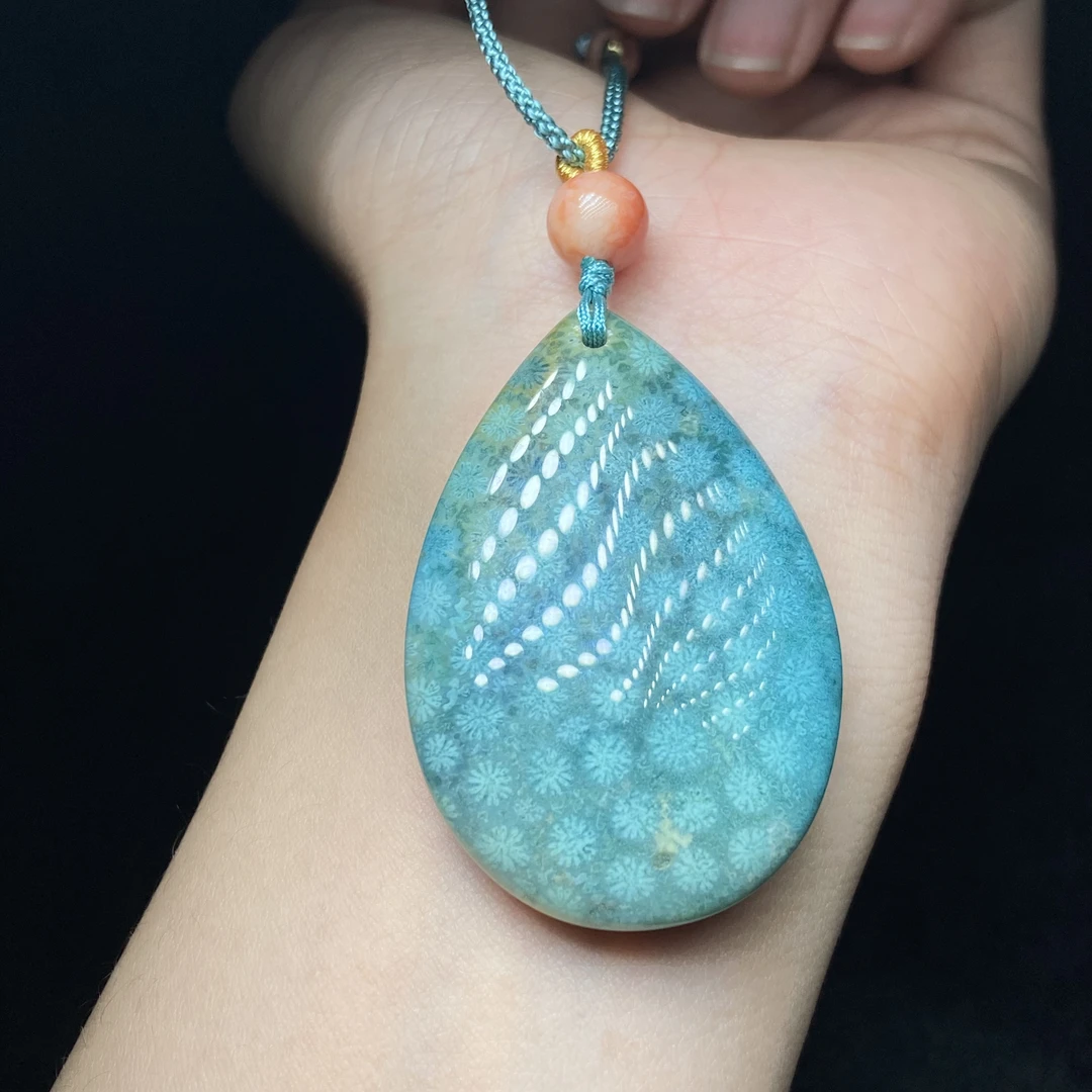 【小北珠宝】石英质玉水滴吊坠8-9H118X77【多样性发一件】带绳子