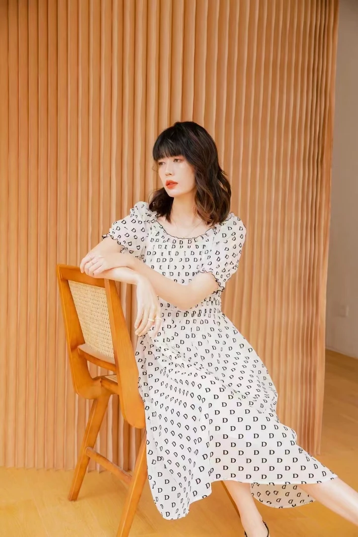 四季精品折扣连衣裙