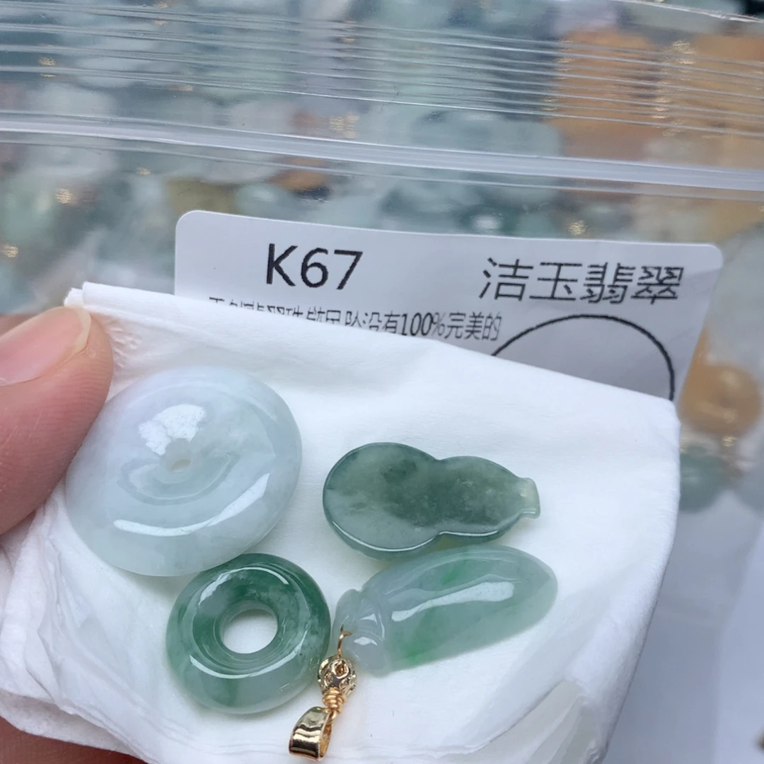 翡翠颈饰未镶嵌天然翡翠吊坠A货