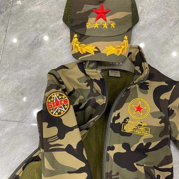 儿童秋冬新款男女同款加绒时尚休闲弹力迷彩套装（不包括配饰帽子）