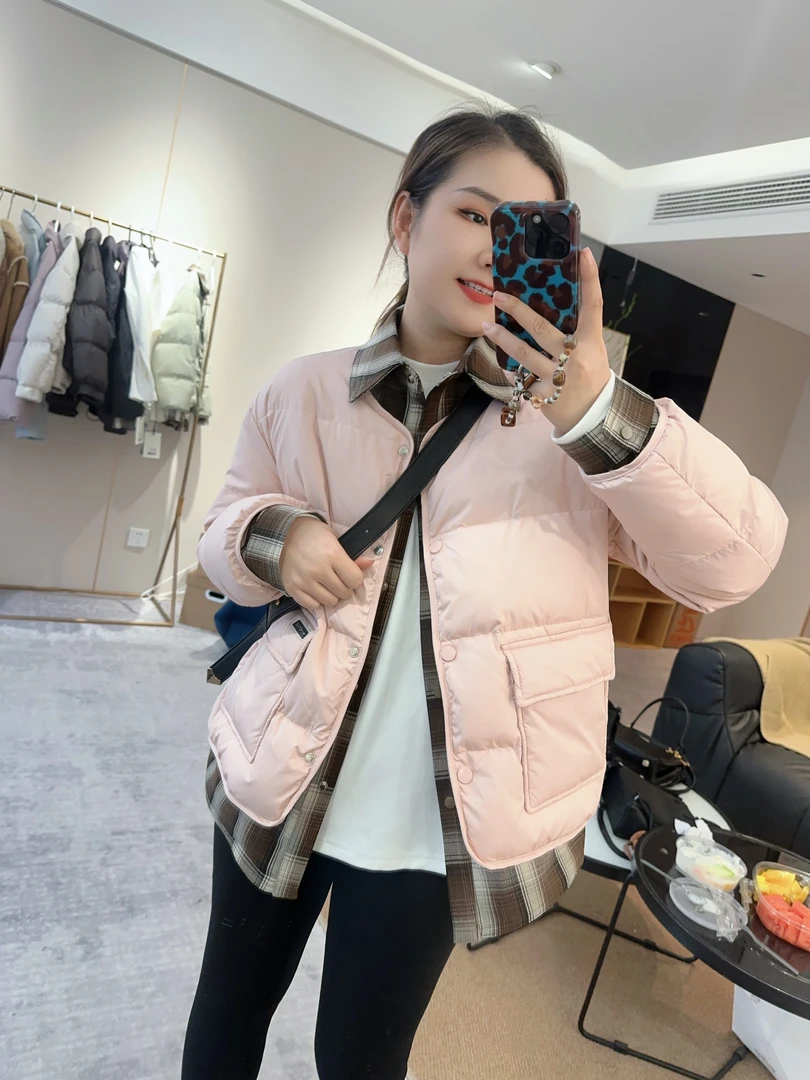 【欧加粒粒】2024冬款时尚设计感格子拼接休闲韩版羽绒服 W9693