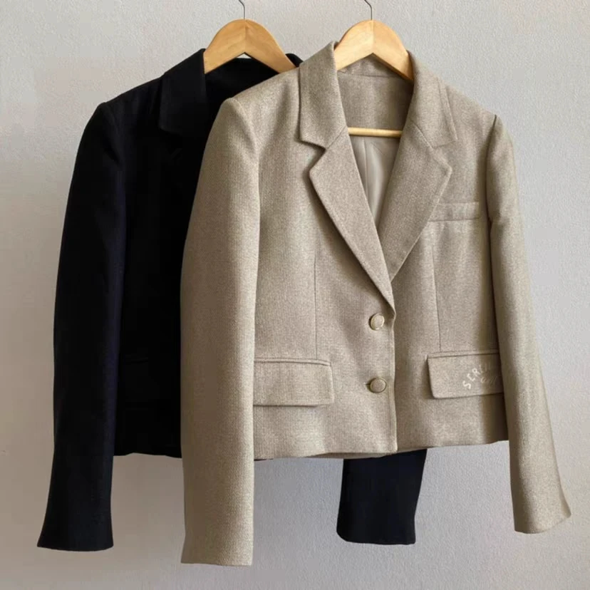 锦诺韩单短款长袖小西服巴家兜盖刺绣小西服