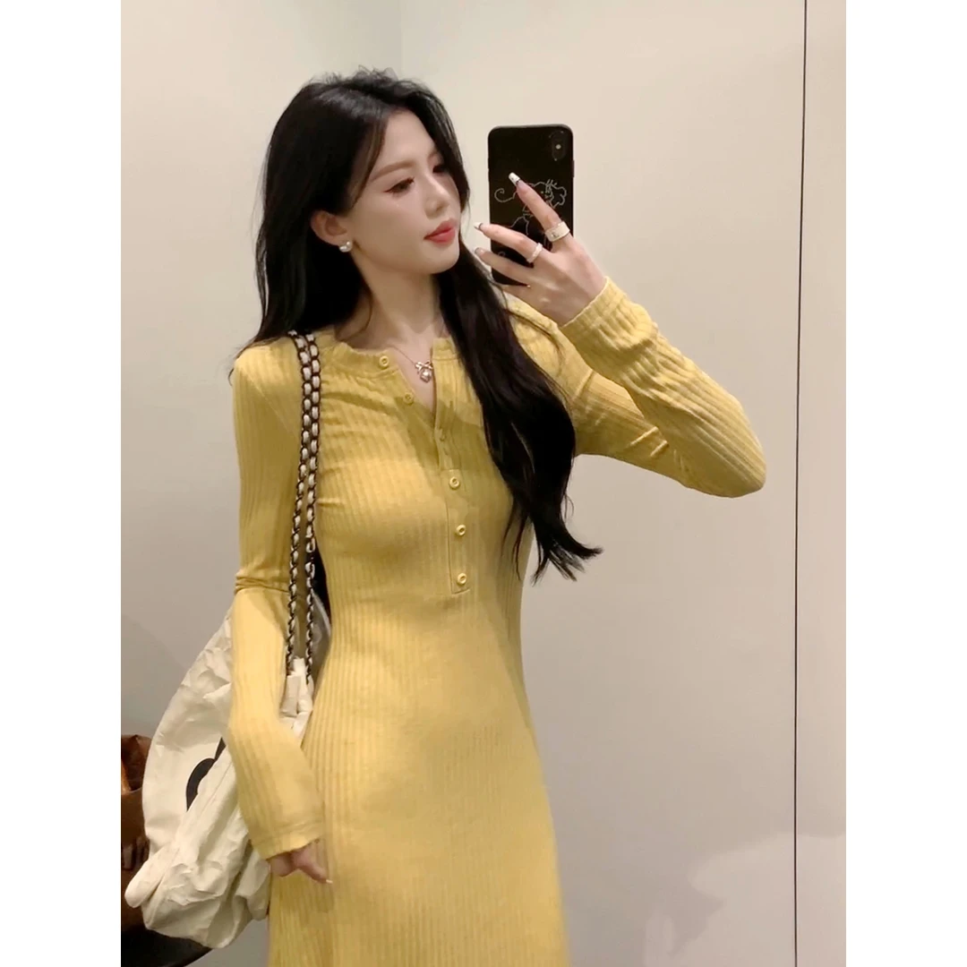 【卡戴珊-现货】多多2024秋季新款针织遮胯开扣长袖圆领女装连衣裙