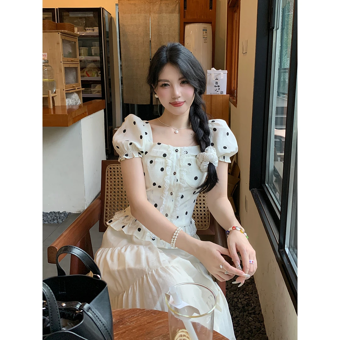 【梨花月白】多多2024年夏季新款显瘦时尚气质设计感甜美方领上衣女
