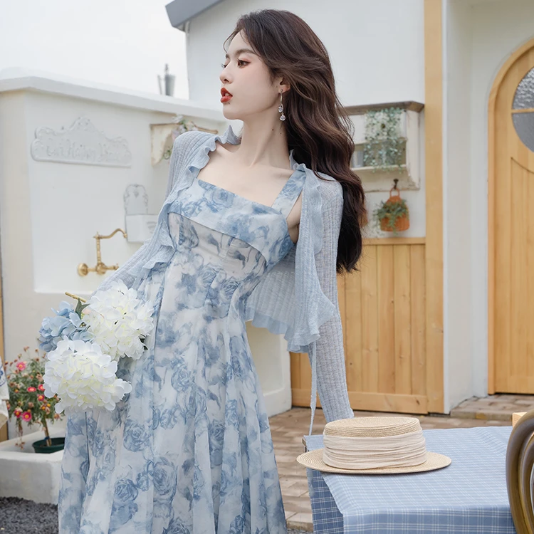 法式碎花浅蓝色方领吊带连衣裙仙气海边沙滩裙别致水墨画收腰长裙