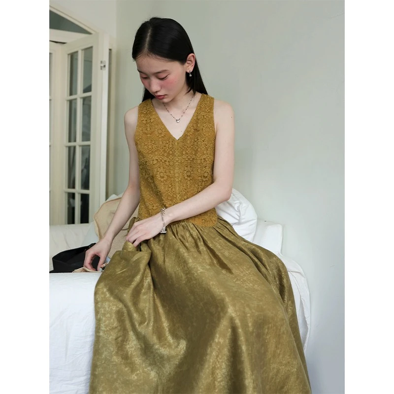 度假风镂空钩花拼接光泽感挂脖V领大口袋背心连衣裙