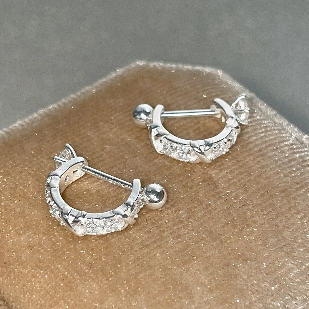 足银耳饰 999纯银耳钉女小众高级感锆石耳骨钉潮螺丝拧扣秋冬耳环