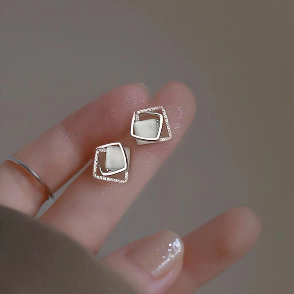 925银耳饰 S925纯银耳钉女高级感百搭耳环2024新爆款轻奢气质耳饰