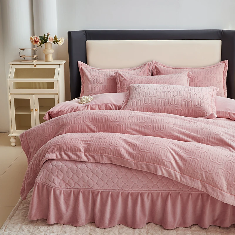 2024新品高端雕花牛奶绒四件套夹棉床盖款纯色简约轻奢保暖四件套