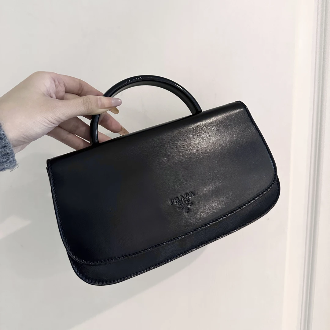 95新 Prada/普拉达 亚克力手柄黑色手提包