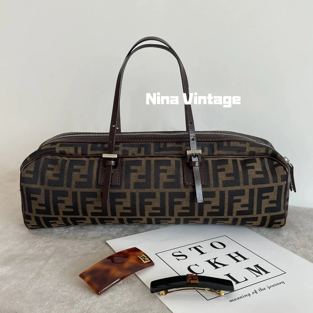 95新 FENDI/芬迪 老花银扣长法棍手提包