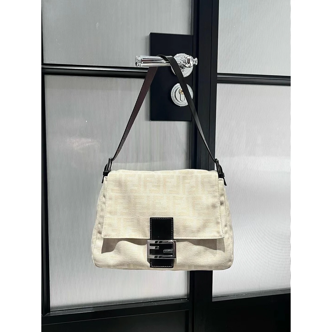 95新 FENDI/芬迪 白色老花大法棍包