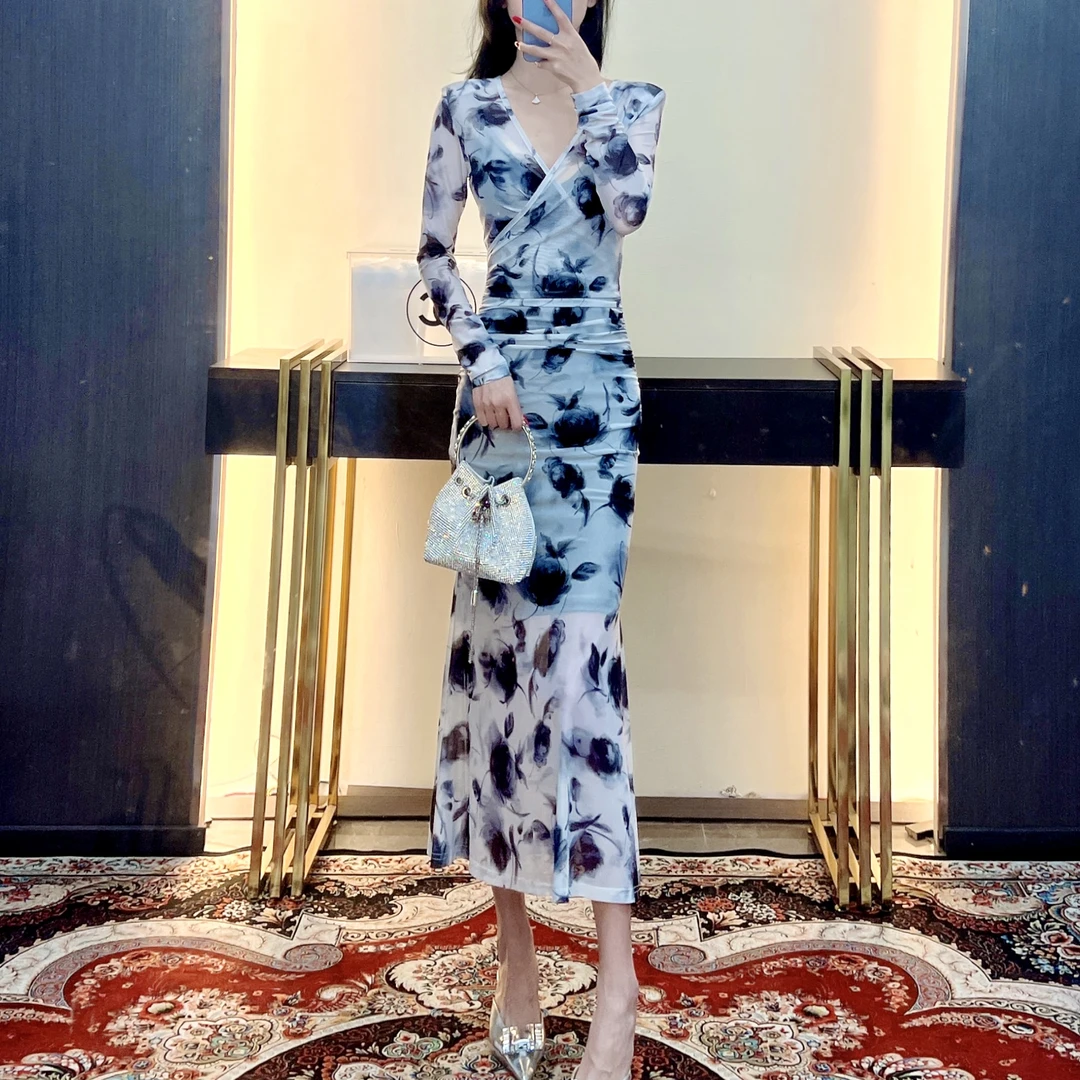 气质女人味轻奢V领长袖情有独钟显瘦包身修身时尚百搭鱼尾连衣裙