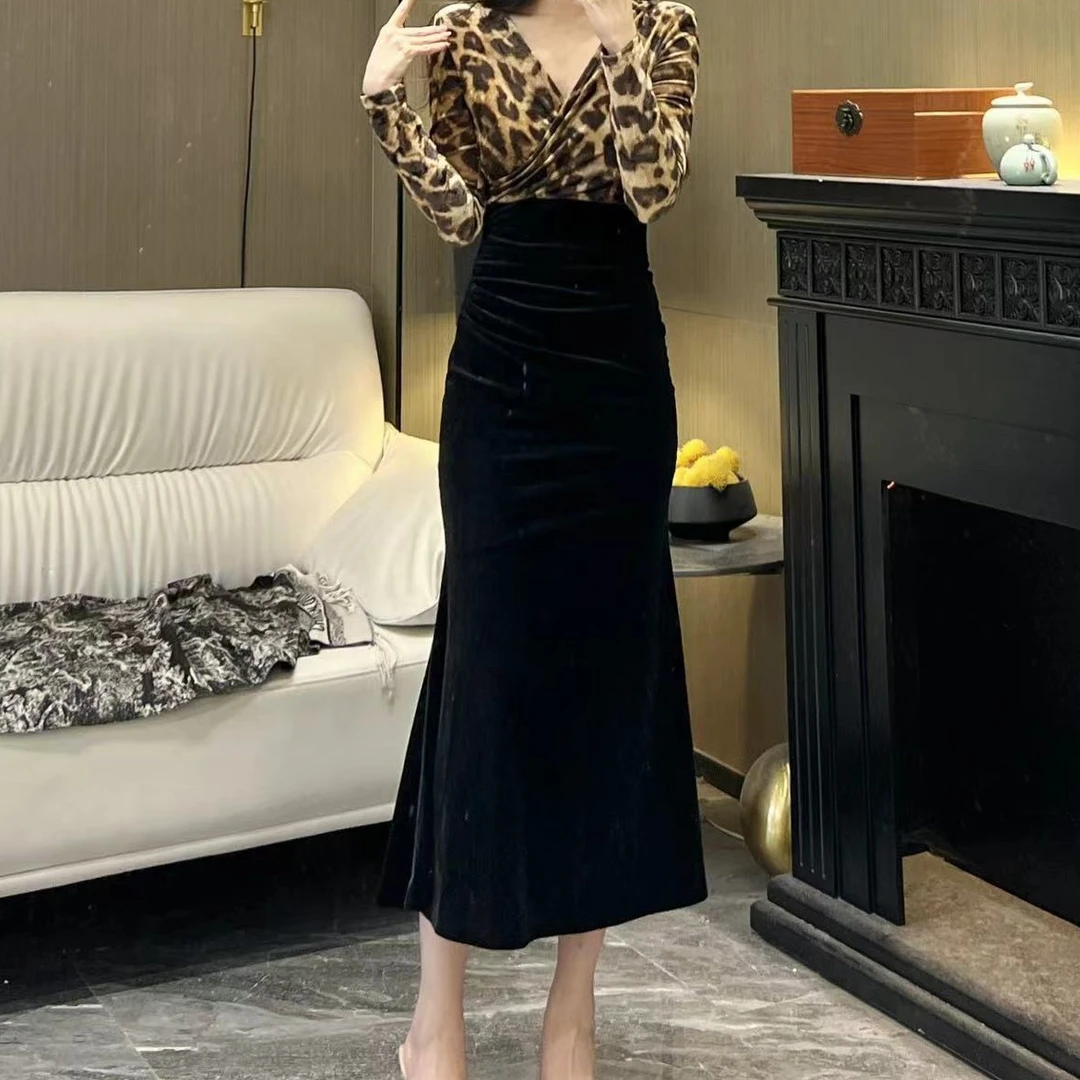气质女人味轻奢V领长袖丝绒拼接花色印花包身时尚百搭鱼尾连衣裙