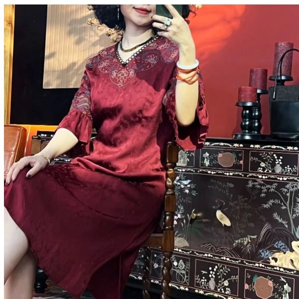 羊在在民族风重工刺绣女士显瘦气质连衣裙LYQ388
