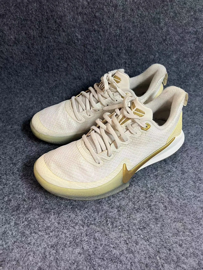42码 耐克 kobe低帮篮球鞋 9新 公价2789