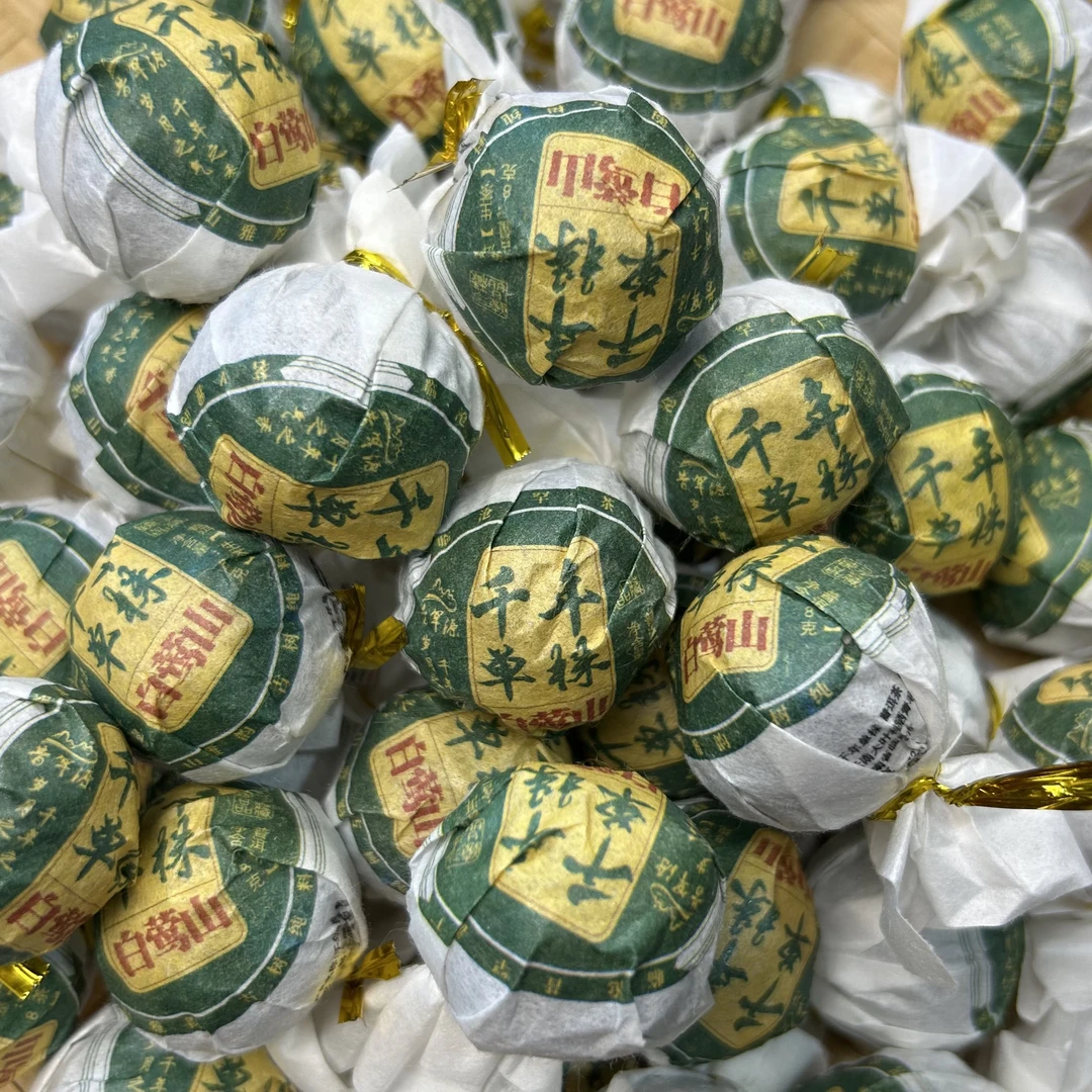 2023年头春头采白莺山千年单株 龙珠 普洱生茶 紧压茶 8g