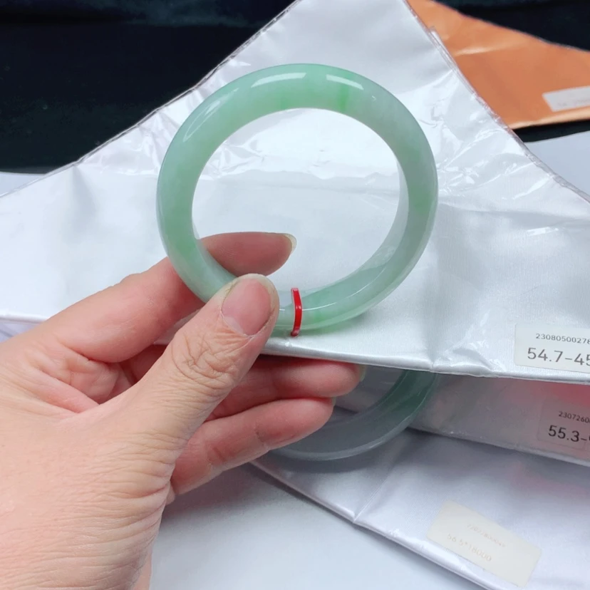 【闪购商品】翡翠手镯未镶嵌花*54.7