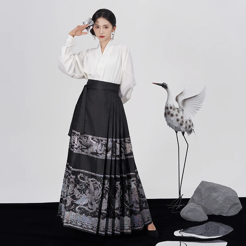 汉庭记原创明制汉服女[凤羽]订婚敬酒服婚服红色新中式马面裙织金