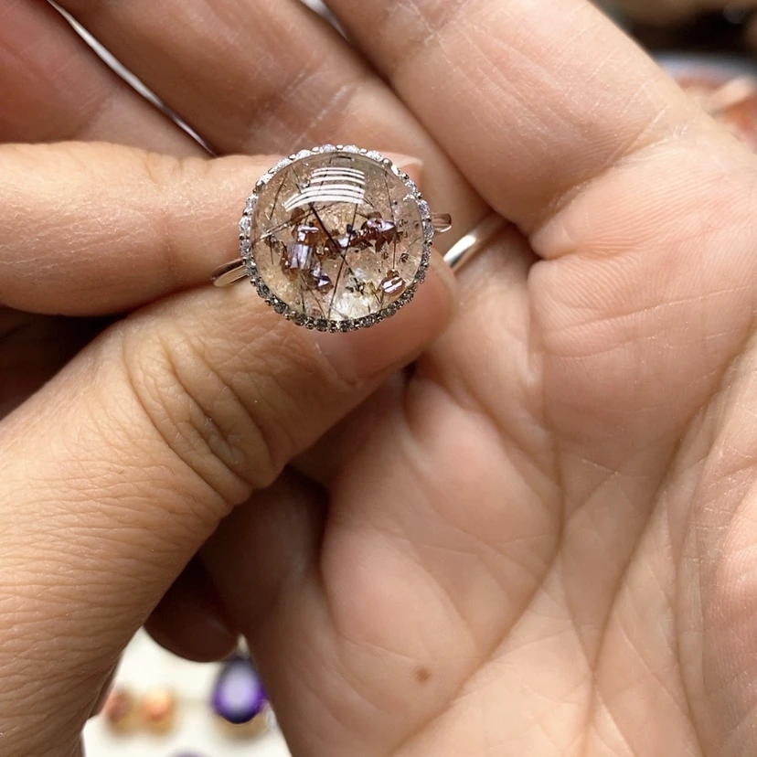 【闪购商品】水晶戒指银S925镶嵌白****兔