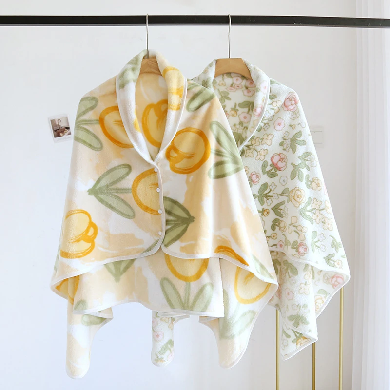 孕妇法兰绒保暖披肩产后喂奶保暖防风多功能披肩斗篷盖毯被子盖