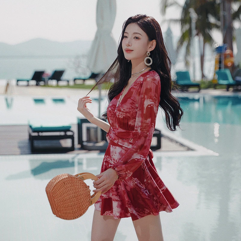 红色高级感泳衣女碎花新款微胖女孩遮肉长袖保守游泳衣