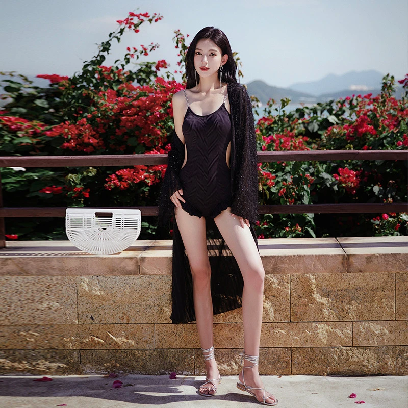 黑色高级感泳衣女连体比基尼冬天泡温泉辣妹三亚海边拍照游泳衣女