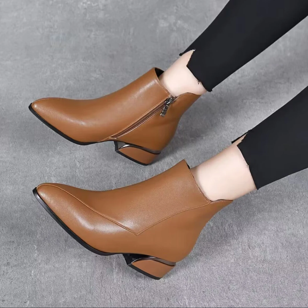 尖头马丁靴女士粗跟中跟高跟秋冬真软皮短靴女时尚百搭棉靴保暖