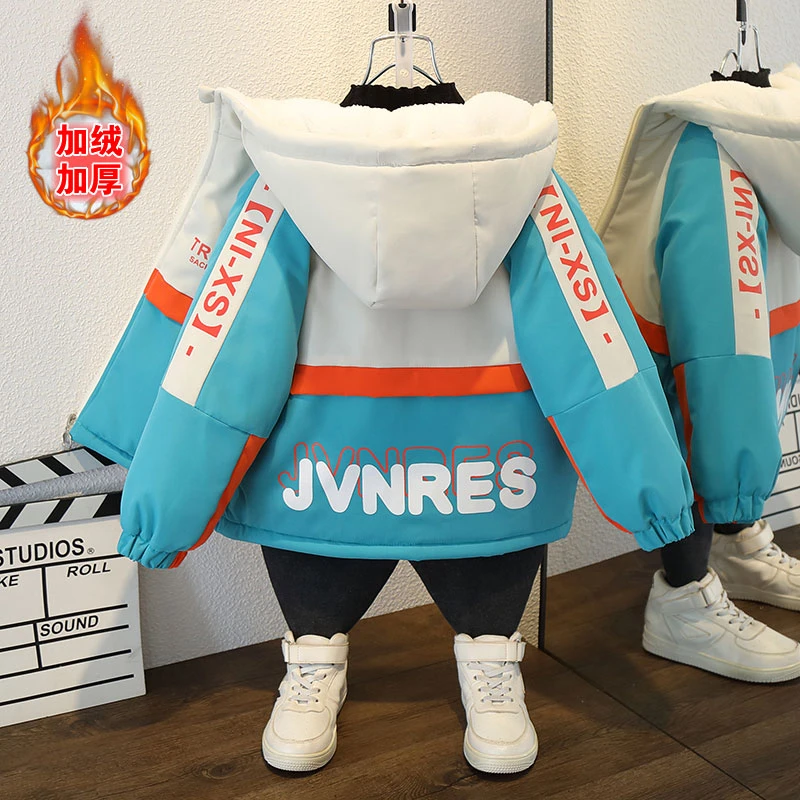 男童外套秋冬新款洋气儿童中大童男女冲锋衣加绒加厚连帽休闲宝宝