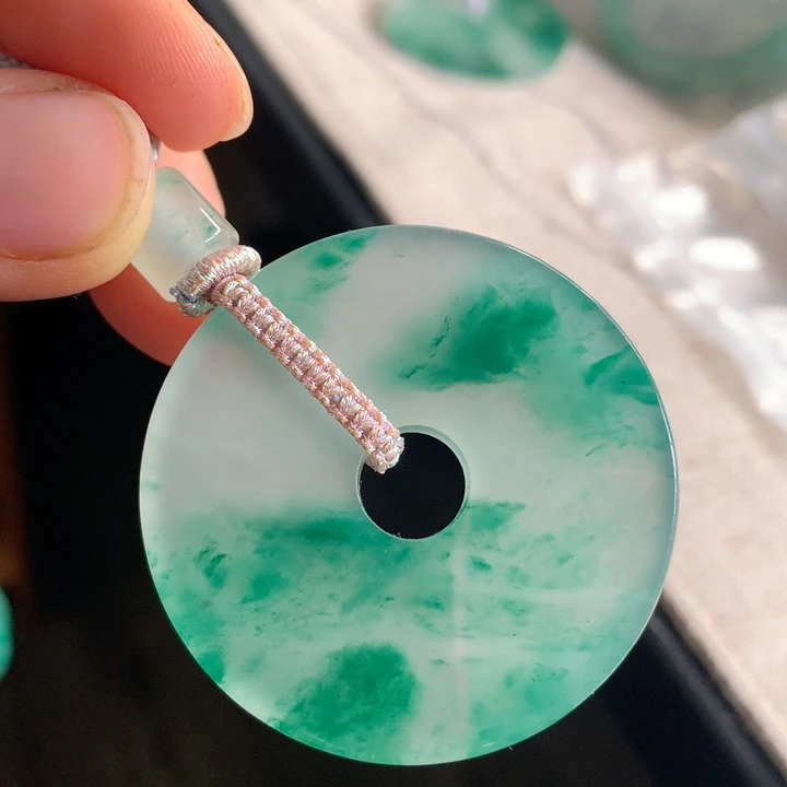 高冰飘花独龙玉大号怀古平安扣精品非洲翠吊坠多样性发货拍一发一